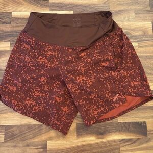 Brooks Women’s Chaser Shorts in Rust and Burnt Orange